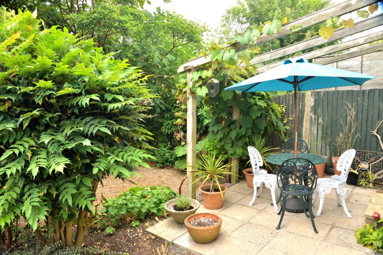 Villa Cosy House, A Train Spotter'S Delight! New Alresford Exterior foto